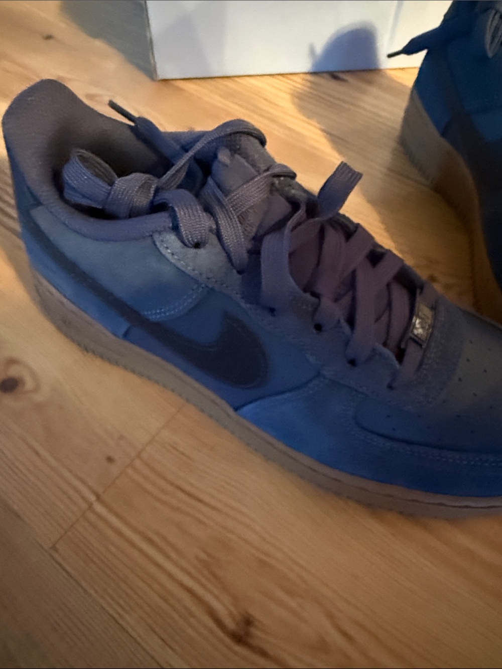 Nike Boys' Air Force 1 Low - Navy and Gum - Picture 2 of 10